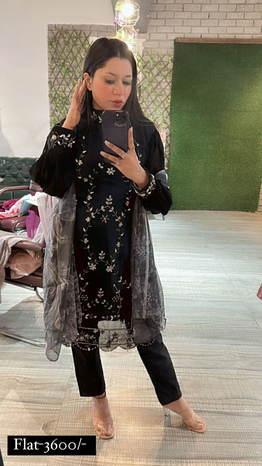 Noir embroidery suit