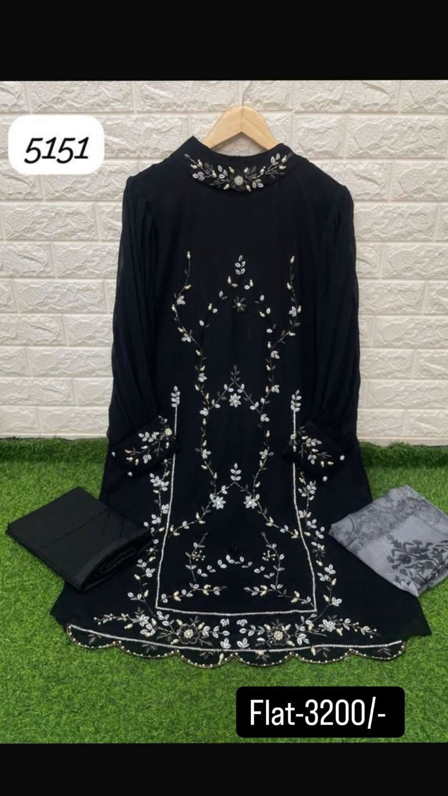 Noir embroidery suit