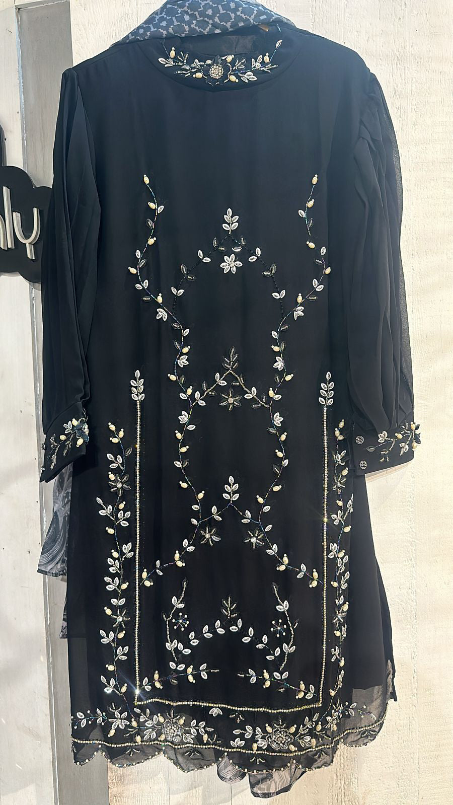 Noir embroidery suit