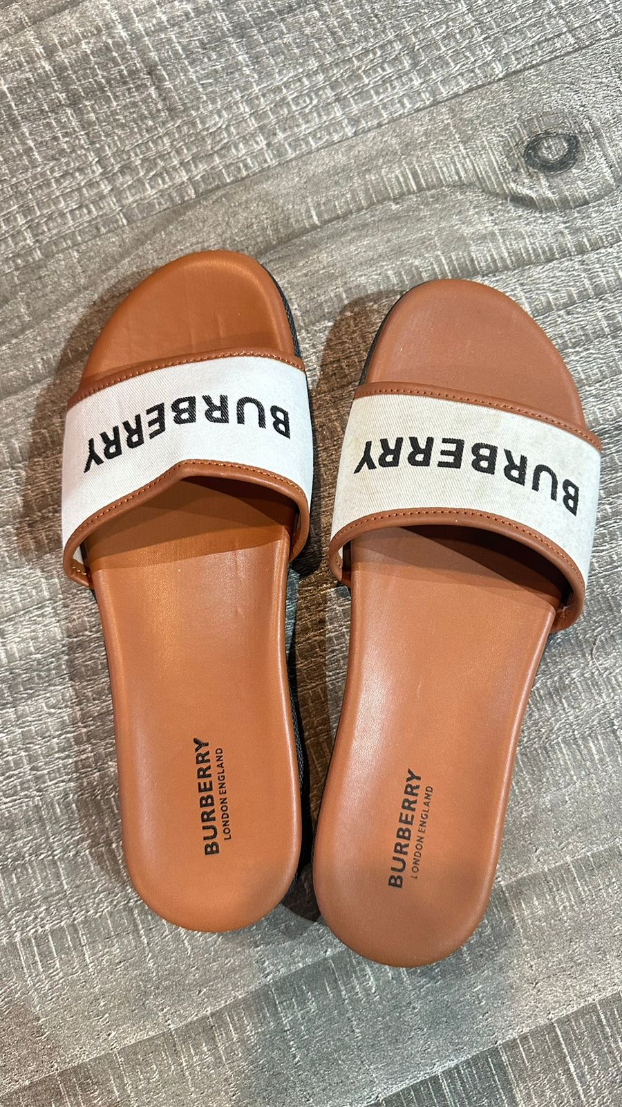 Burberry Beige Flat