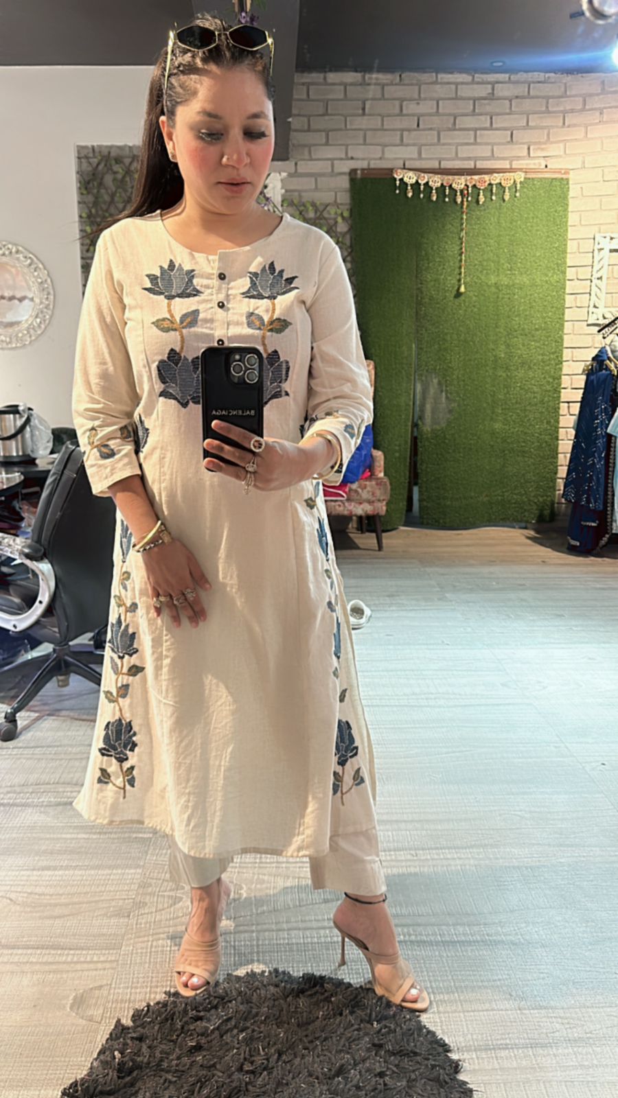 Zaral ivory Flower kurta set