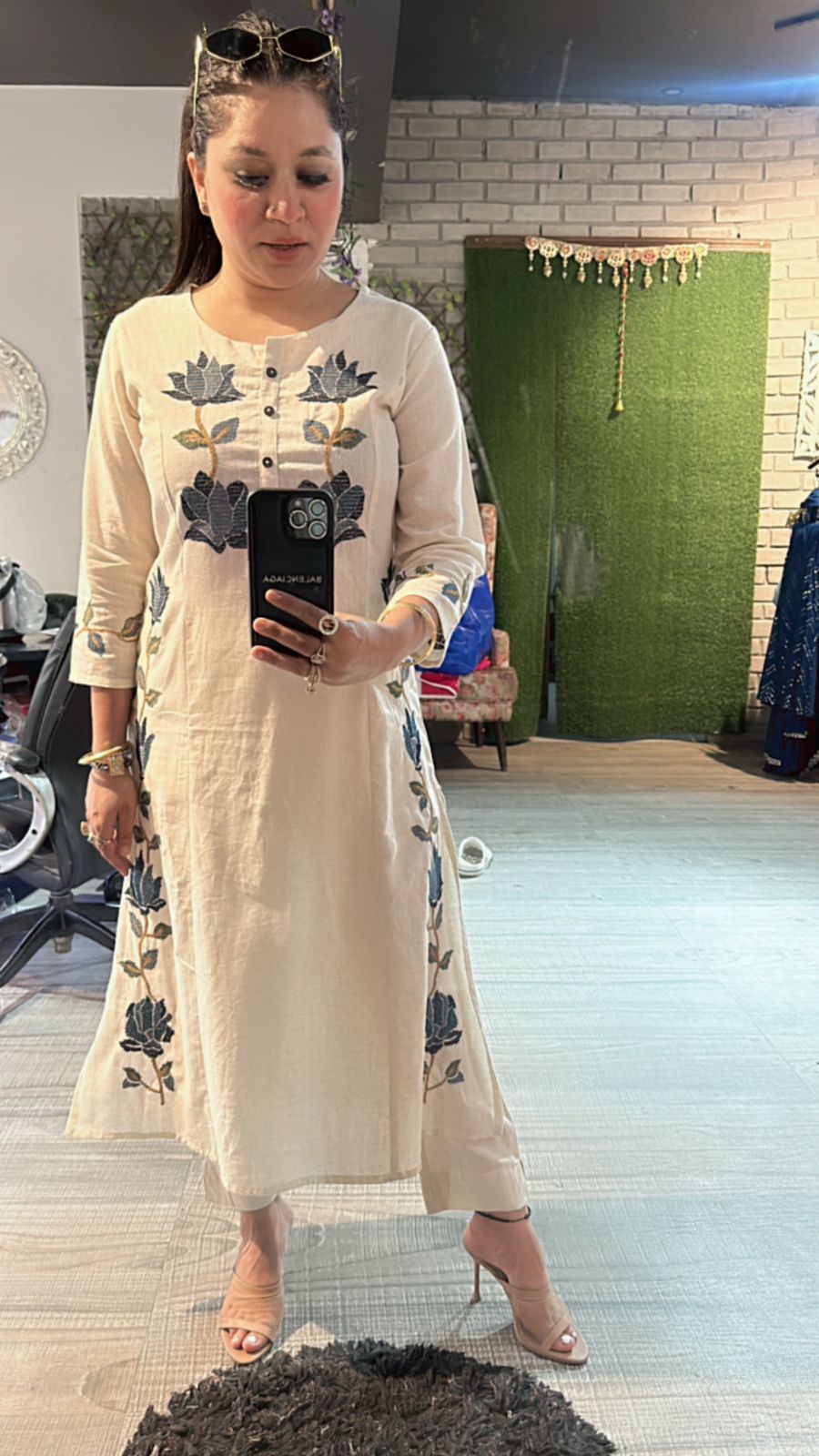 Zaral ivory Flower kurta set