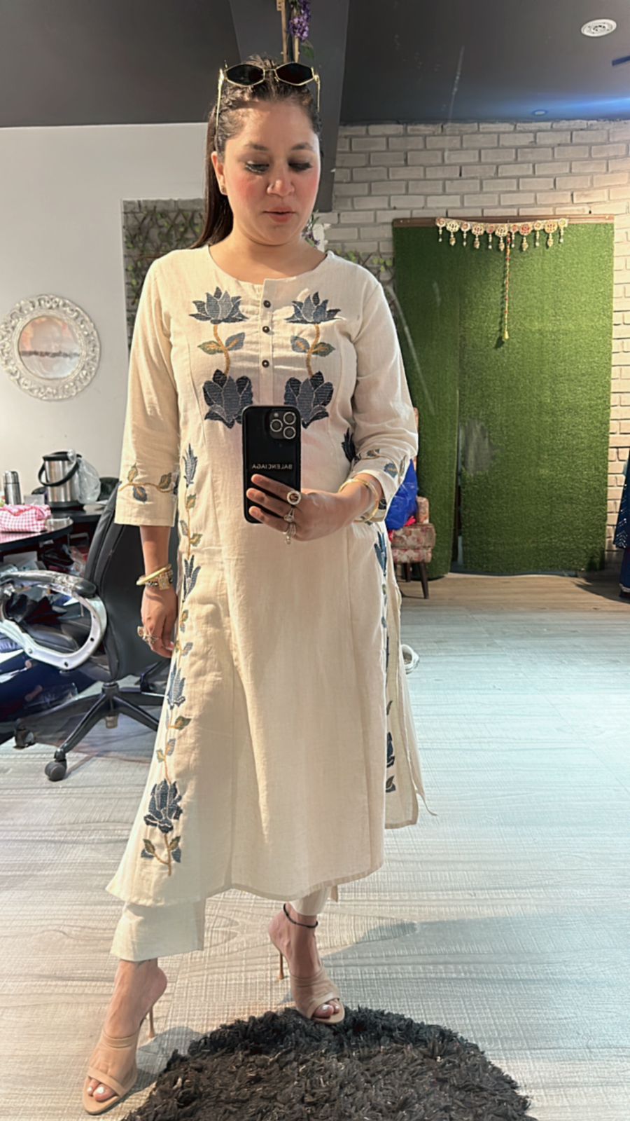 Zaral ivory Flower kurta set