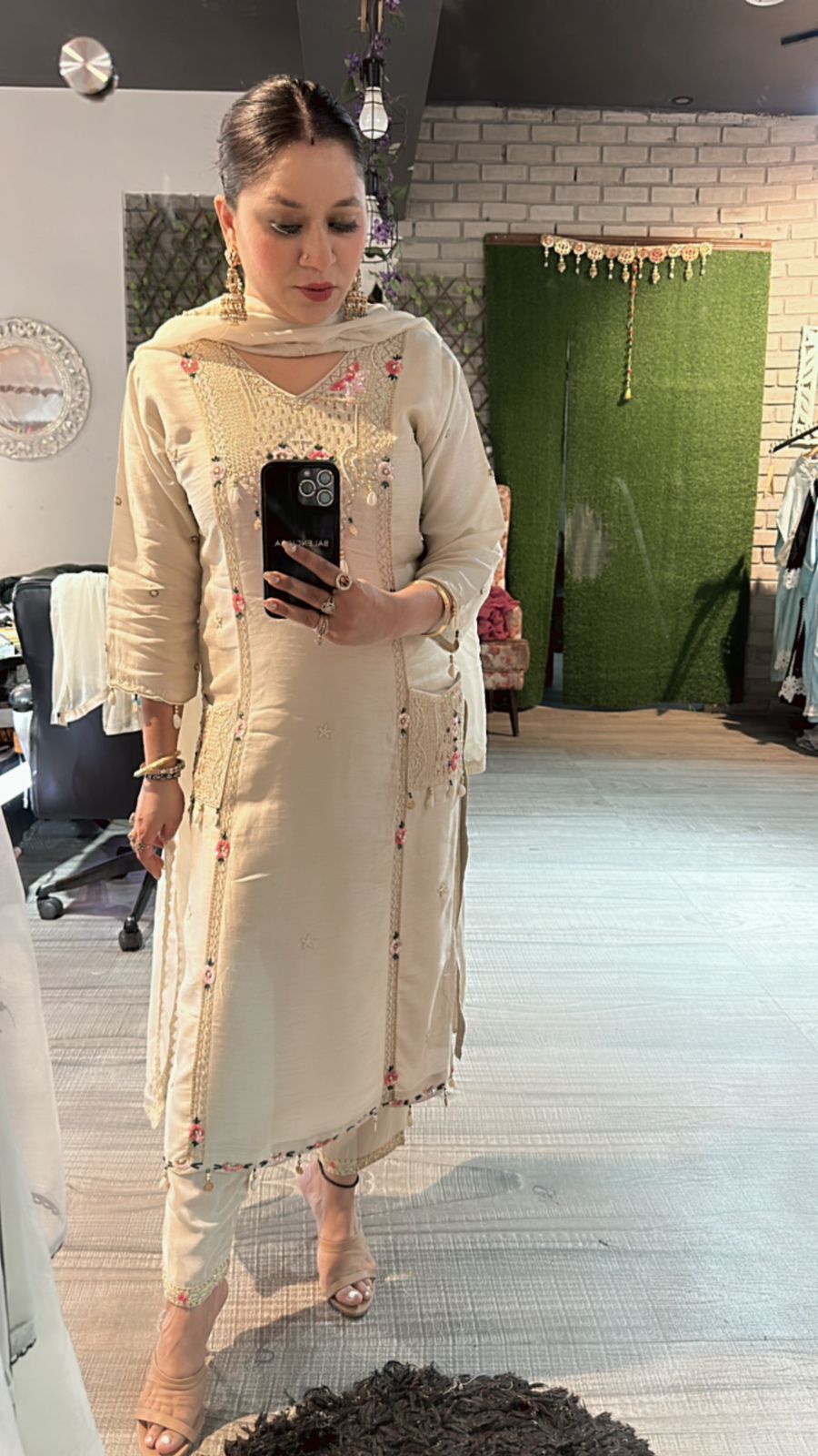 Moga ivory pocket embroidered suit