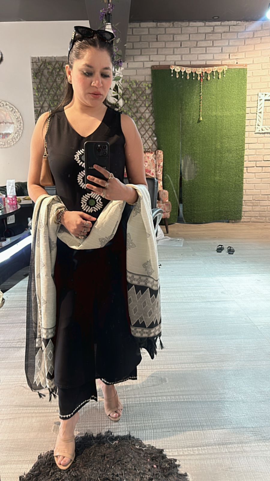 Zaral Mirror Black suit