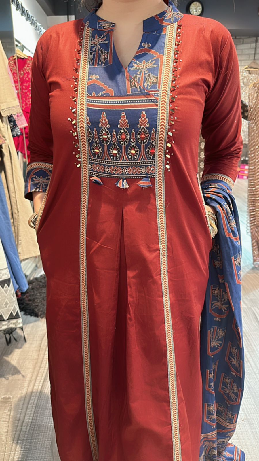 Namaste Aline pocket suit