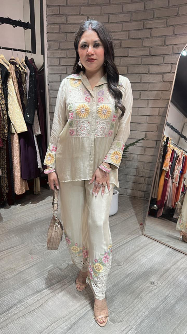 Nehra flower embroidery Cordset
