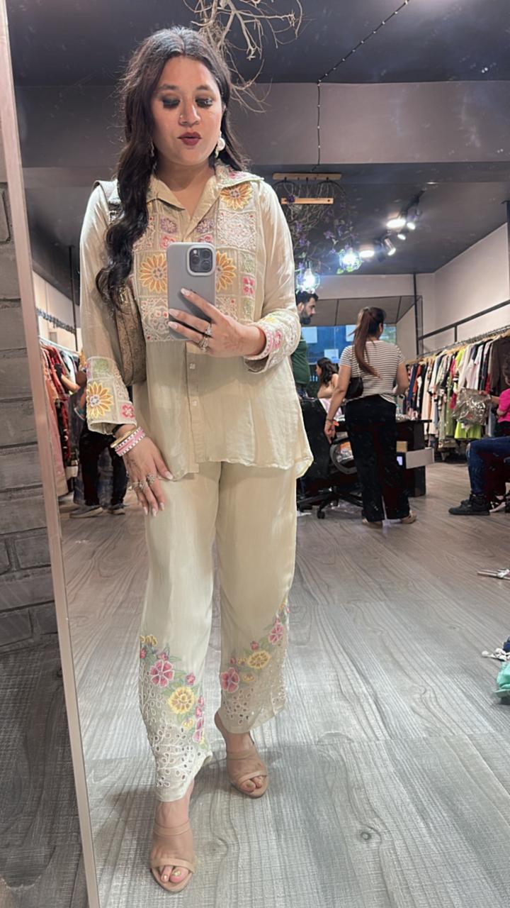 Nehra flower embroidery Cordset