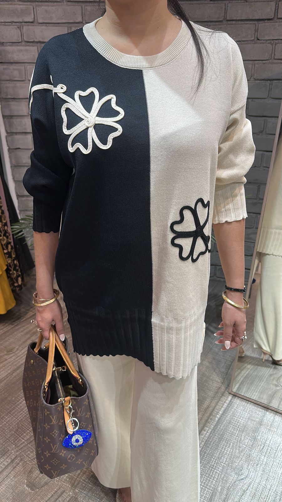 English Black offwhite Woolen Cordset