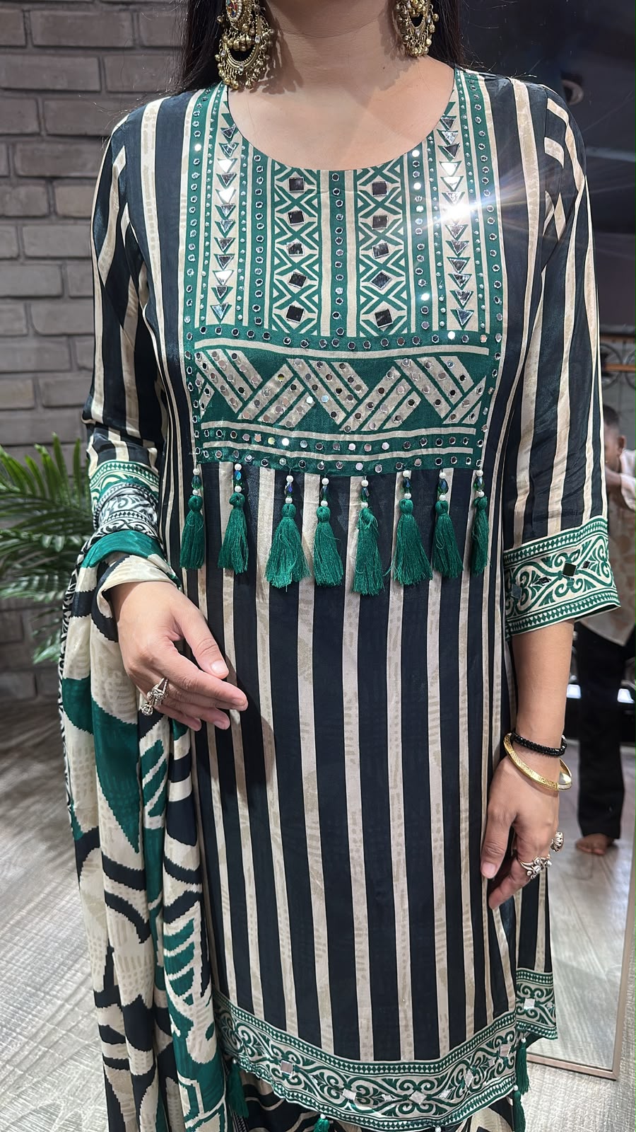 Pisco Digital c-cut Style Farshi suit