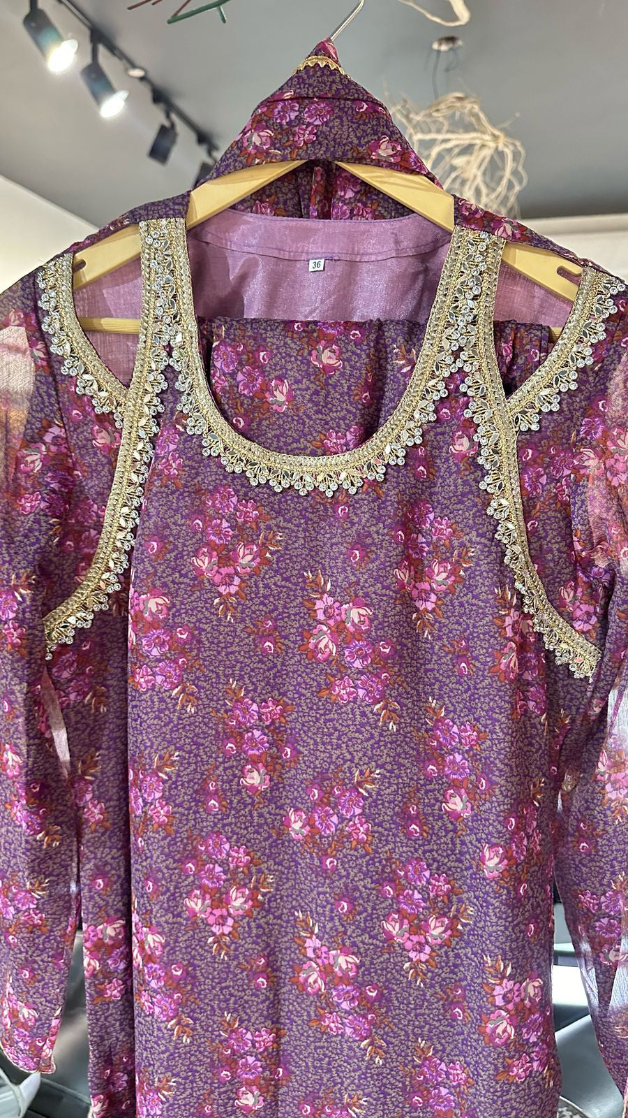 Shoulder cut printed suit 3pc