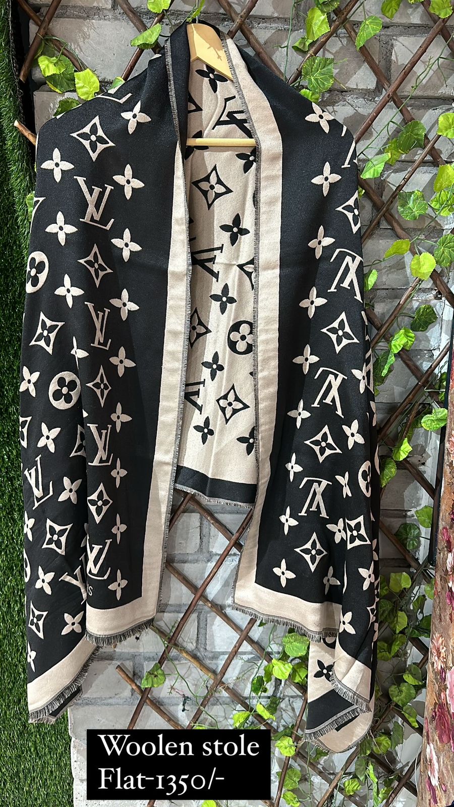 Lv Black Beige Stole