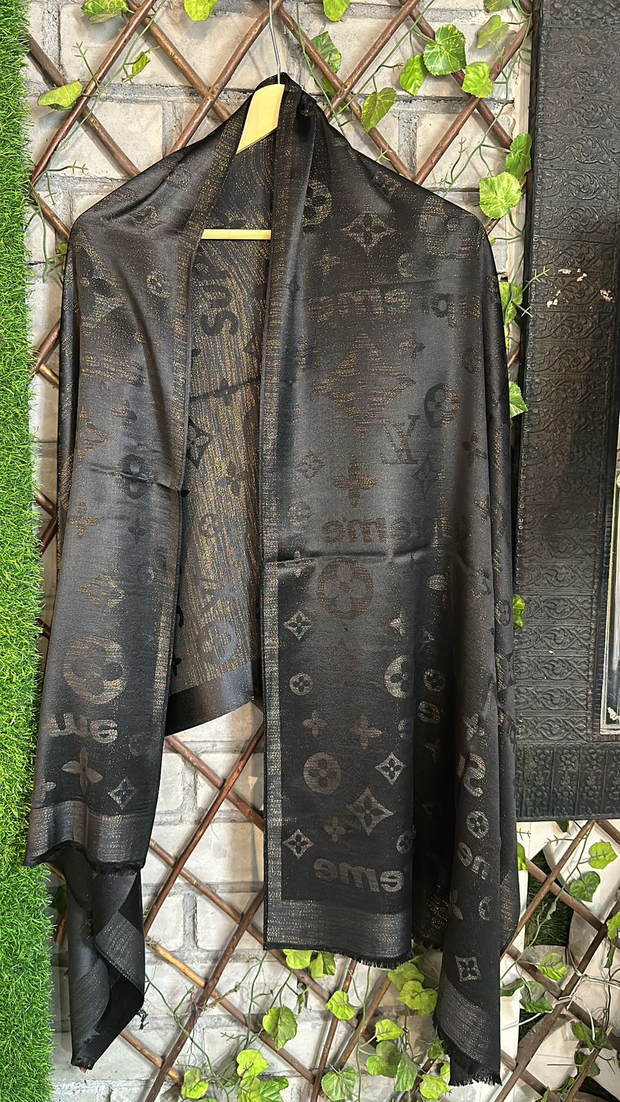 Black lv supreme Stole