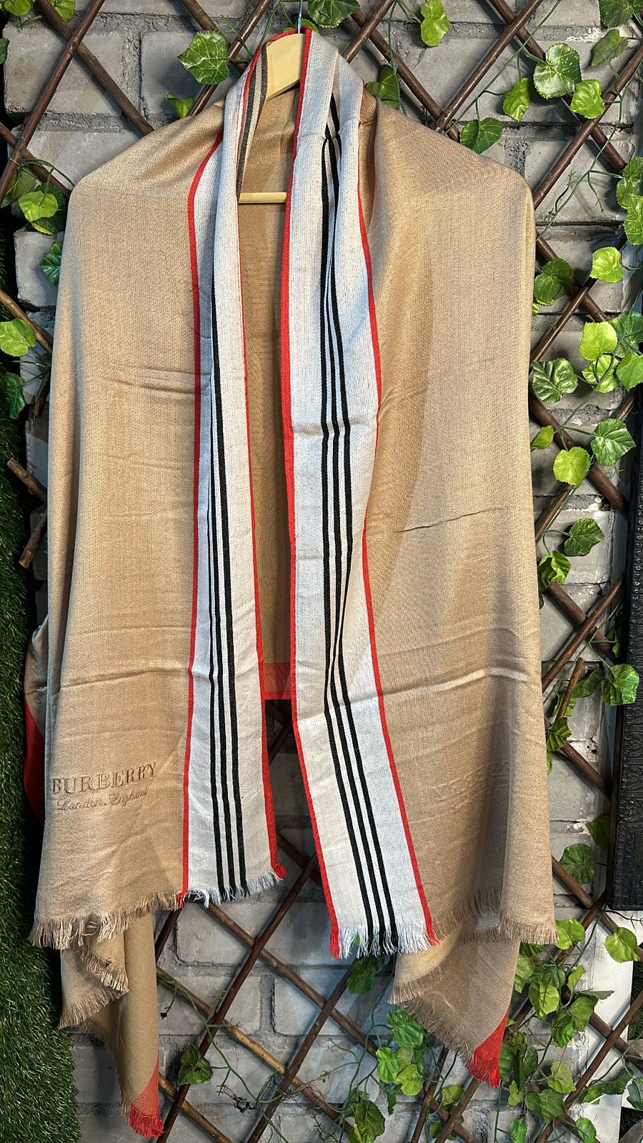 Burberry strip Stole