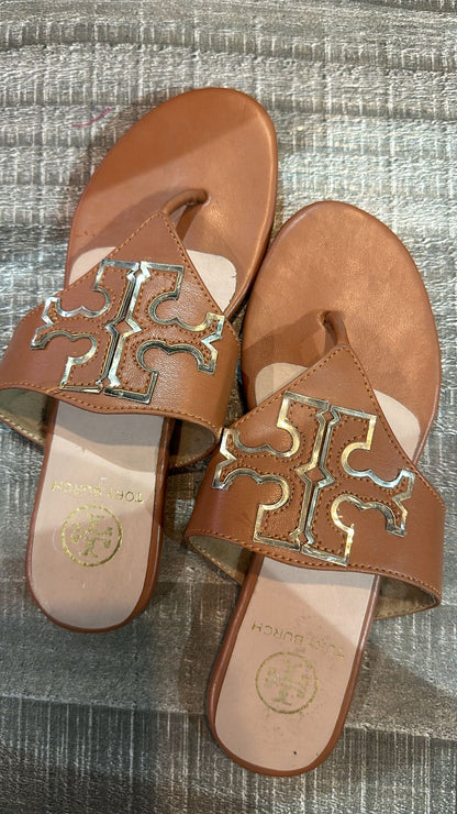 Tory Beige Flat