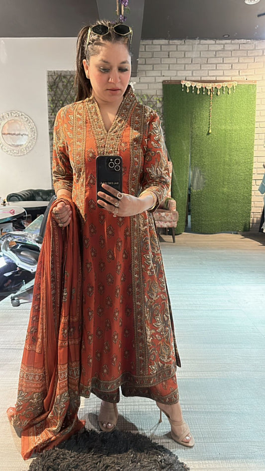 Gulbahar Aline Rust suit