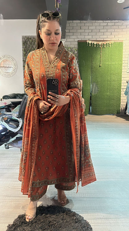 Gulbahar Aline Rust suit