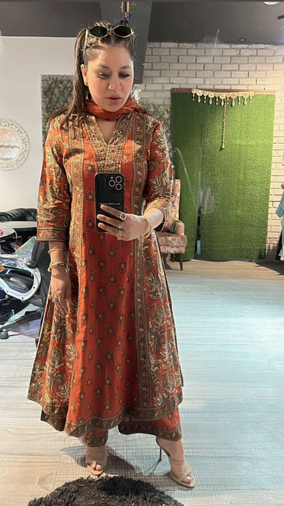 Gulbahar Aline Rust suit
