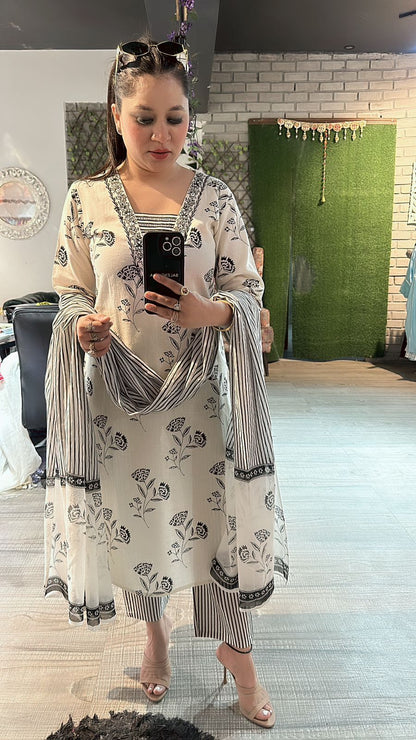 Yaqoob Black Ivory cotton suit