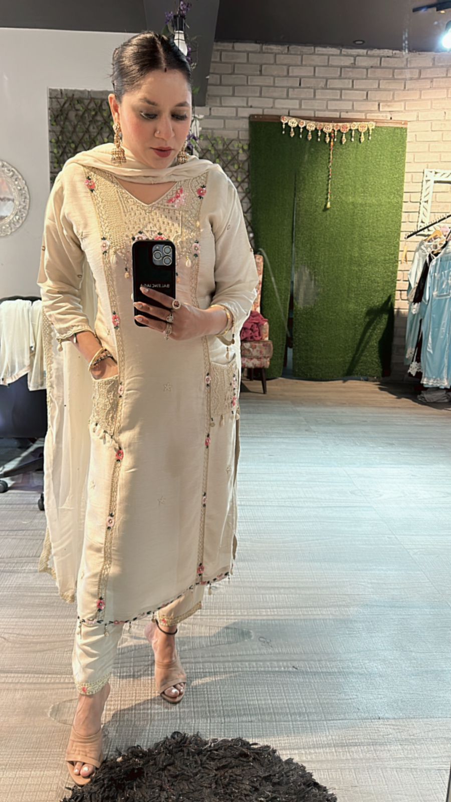 Moga ivory pocket embroidered suit