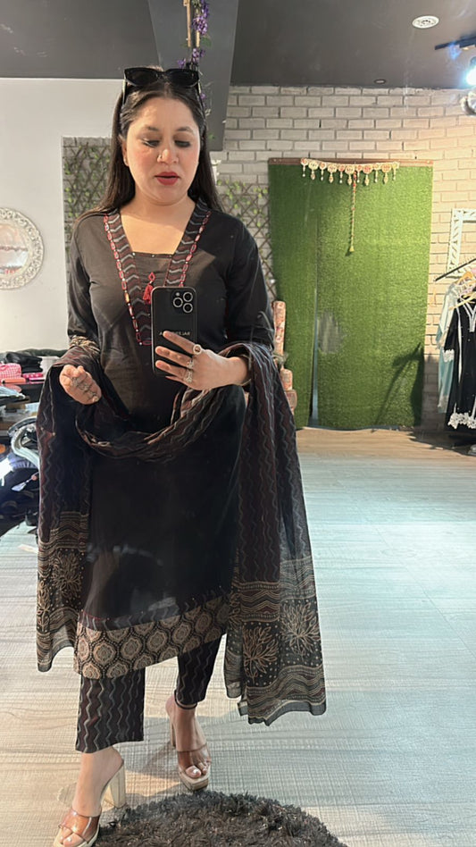 Raaya Black Digital suit
