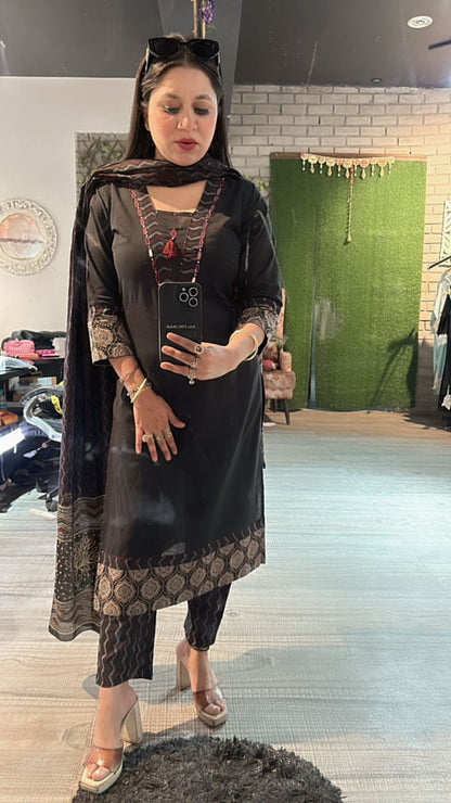 Raaya Black Digital suit