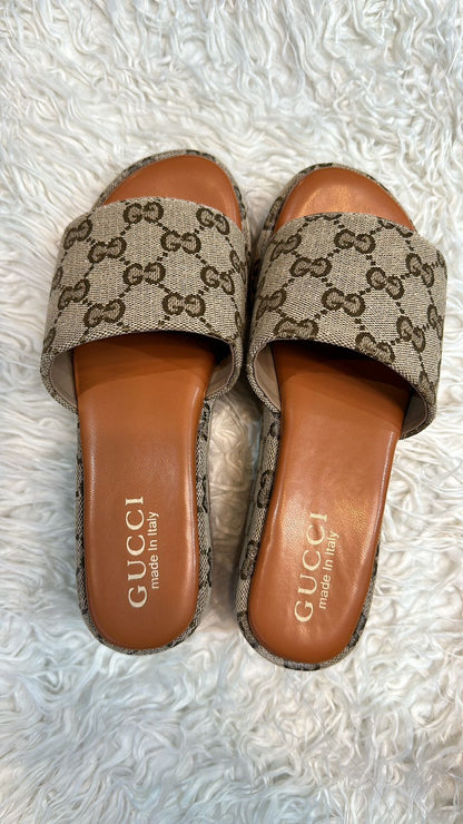 Gucci Beige wedges