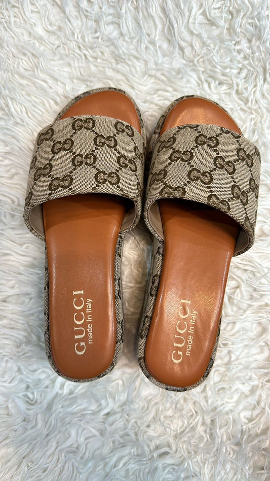 Gucci Beige wedges