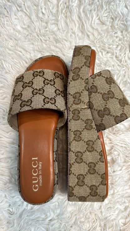 Gucci Beige wedges