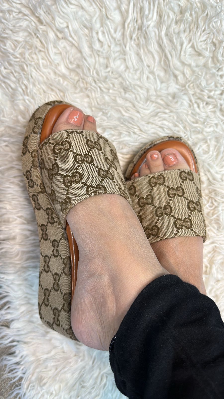 Gucci Beige wedges