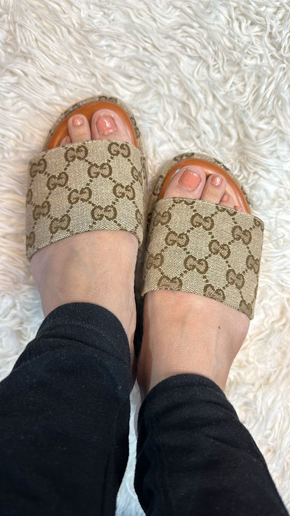 Gucci Beige wedges