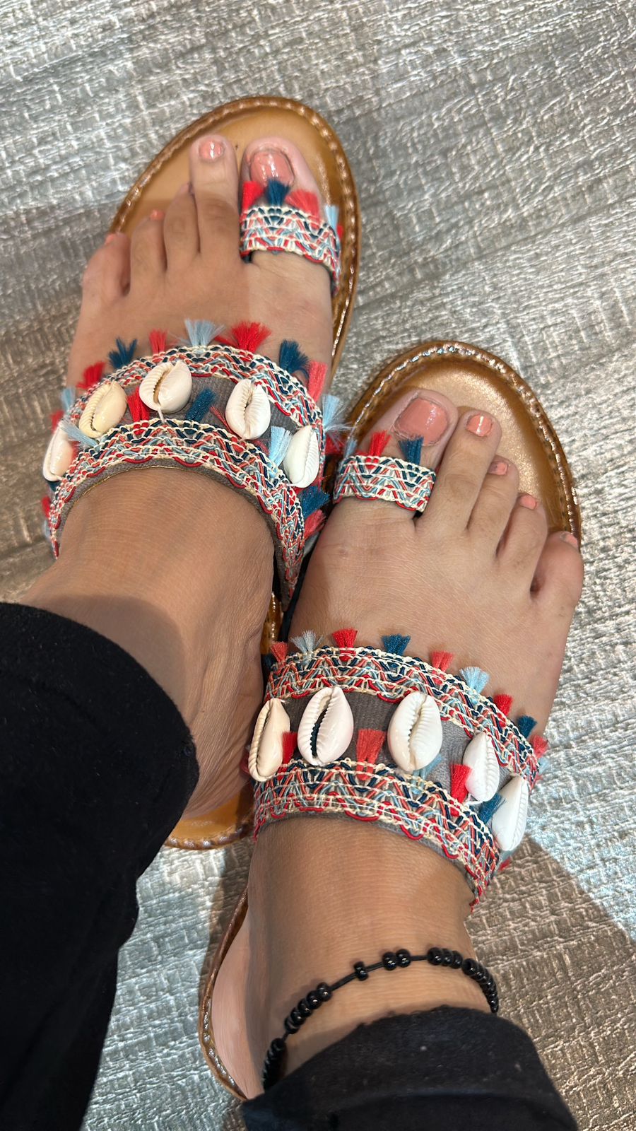 Shell Red Kolapuri Chapal