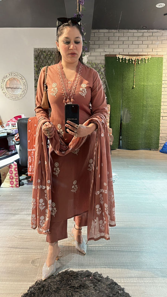 Saira onion pink Thread work suit