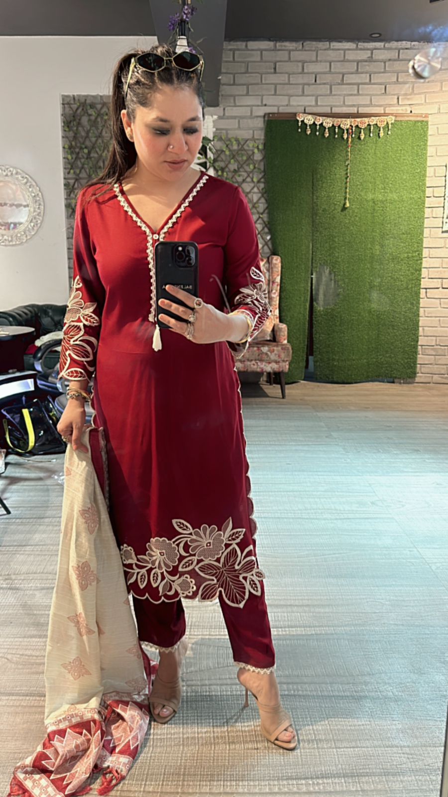 Zuri Mahroon Pakistani suit