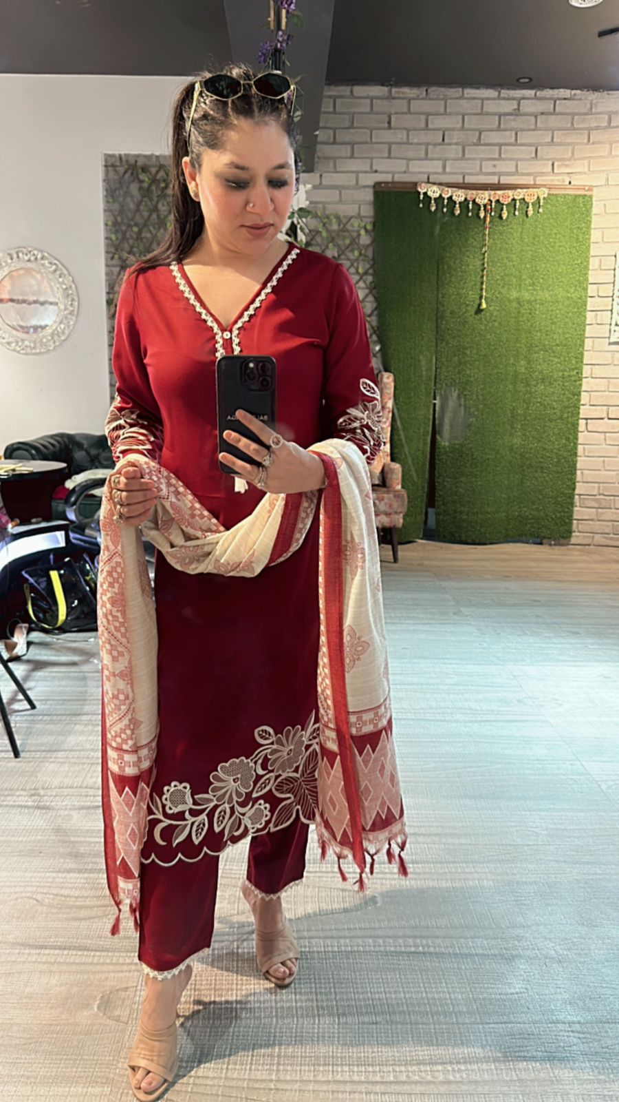 Zuri Mahroon Pakistani suit