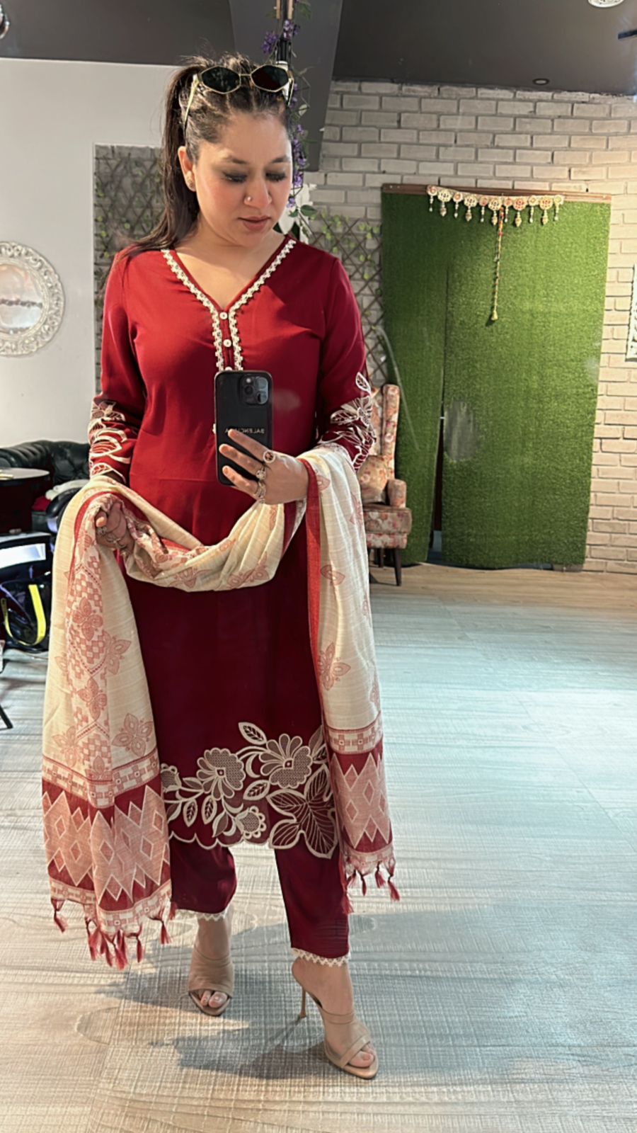 Zuri Mahroon Pakistani suit
