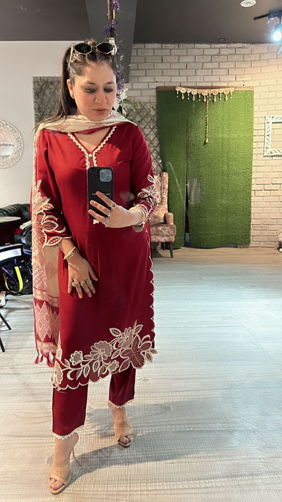 Zuri Mahroon Pakistani suit