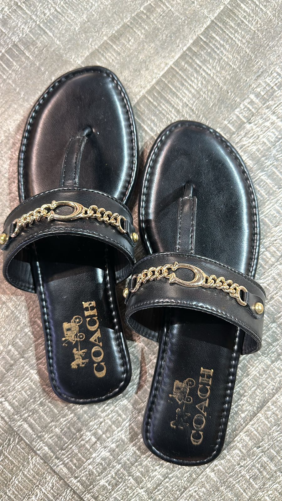 Black coach chain Flats