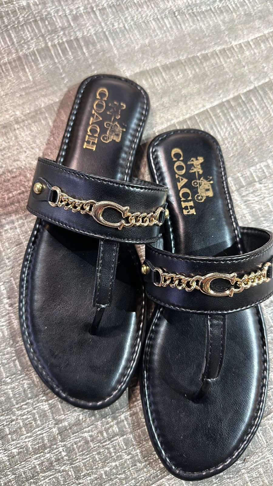 Black coach chain Flats