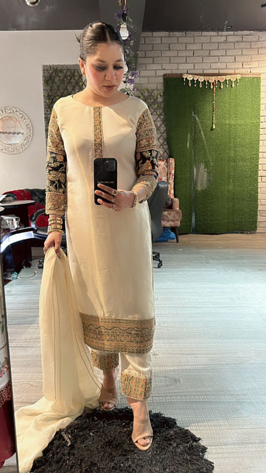 Naghma Designer suit