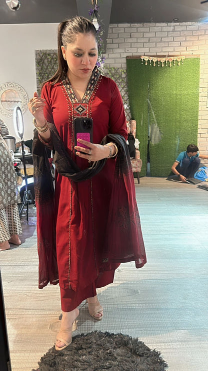 Mishti Mahroon Aline pocket suit