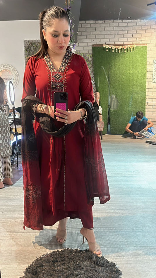 Mishti Mahroon Aline pocket suit