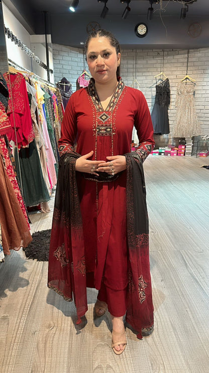 Mishti Mahroon Aline pocket suit
