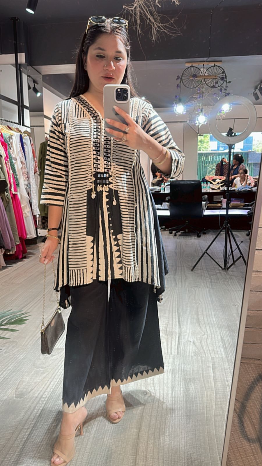 Paheli Black & white corset