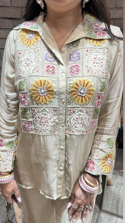 Nehra flower embroidery Cordset
