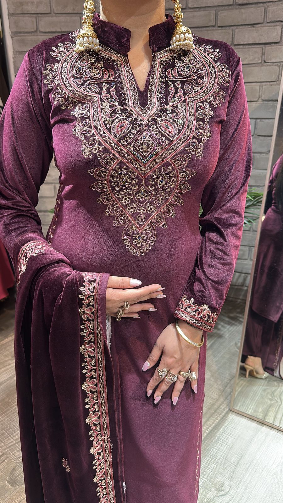 Riwayat wine Designer velvet suit