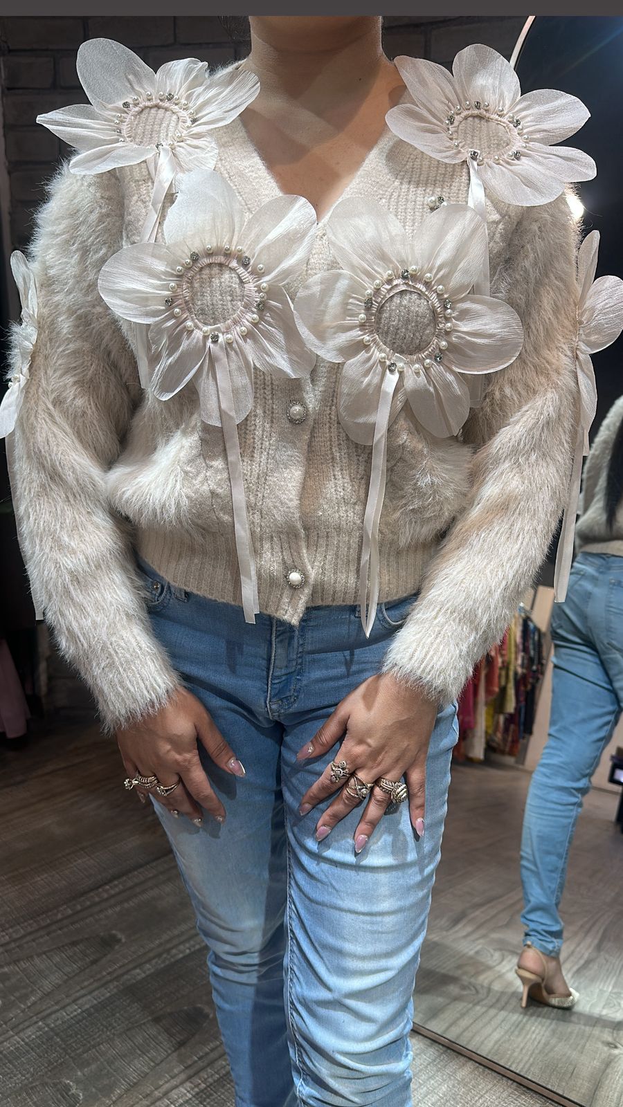 Flowy ivory 3D Sweater