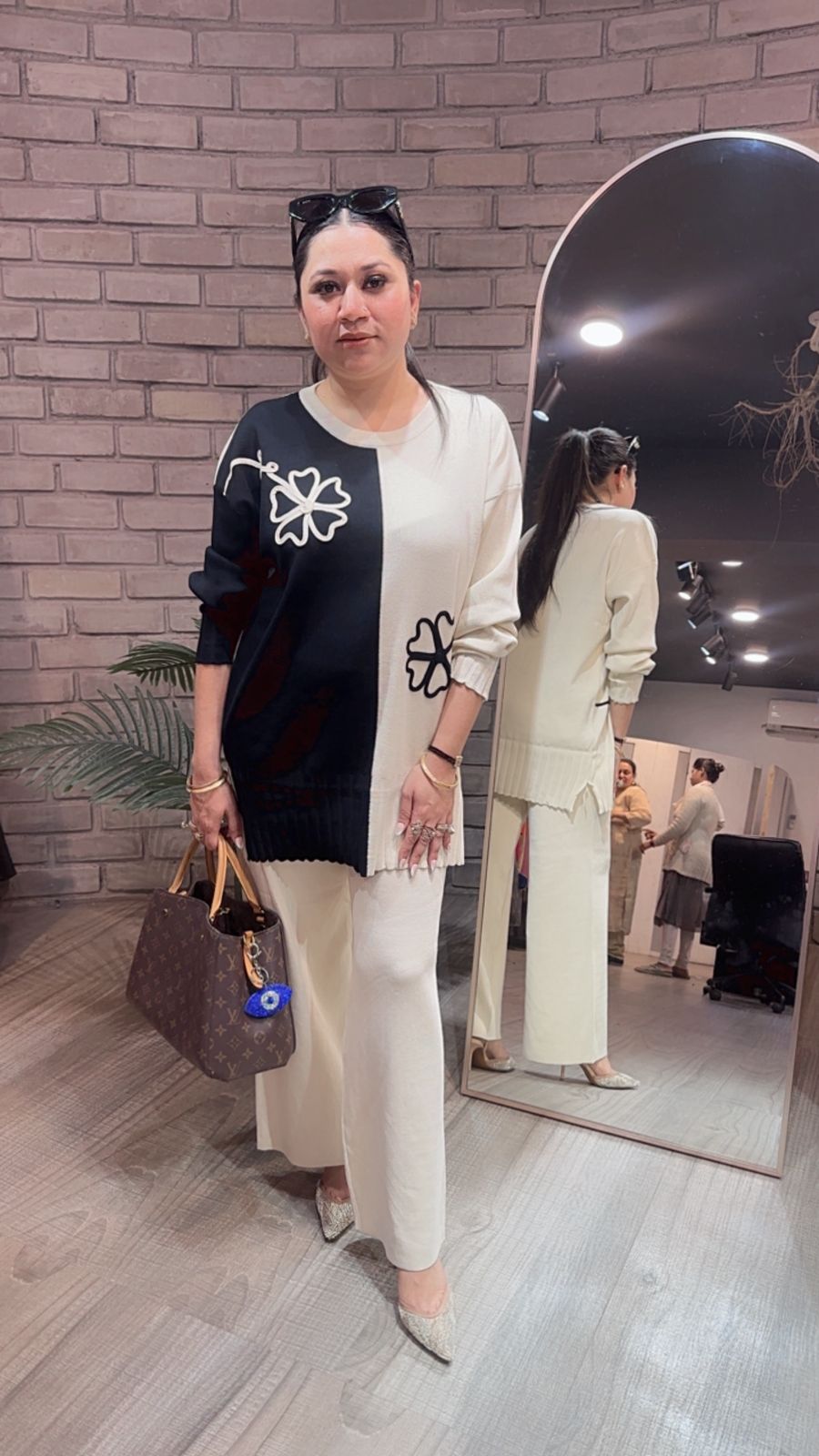 English Black offwhite Woolen Cordset