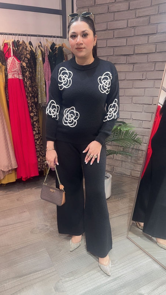 Cookies Black  Flower Woolen Cordset