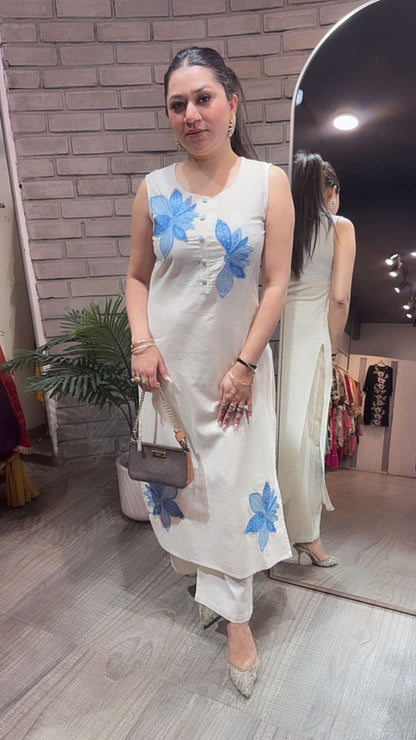 Ferrero ivory Floral Designer Cordset (Sleeves attached inside)